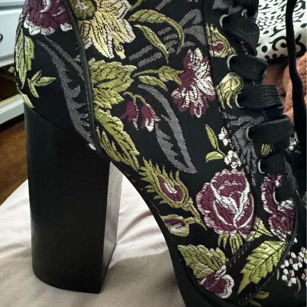 Floral Lace-Up Platform Boots - Picture 4 of 5